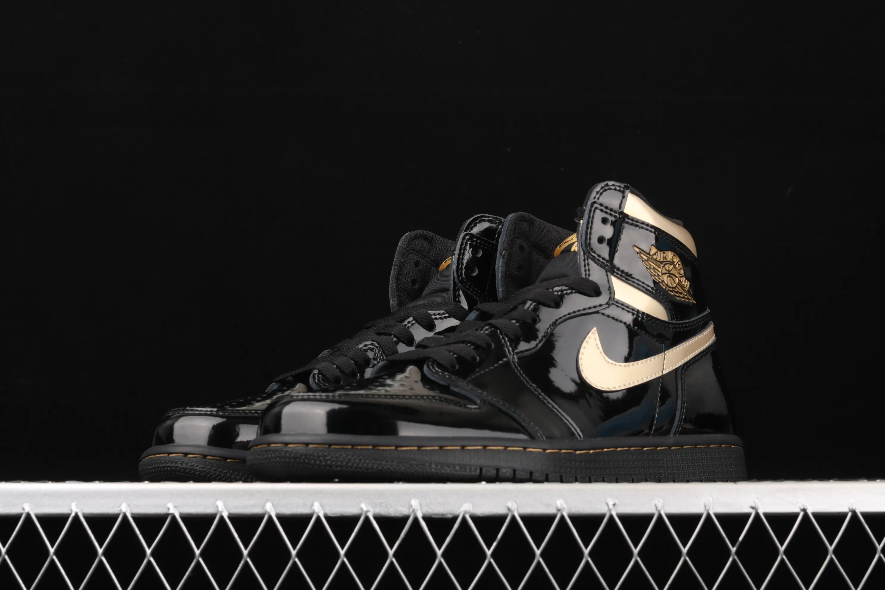 All categories Air Jordan Jordan series basketball shoes Air Jordan 1 High X version Air Jordan 1 High OG "Black/Metallic Gold" AJ1 Joe 1 patent leather black gold 555088-032